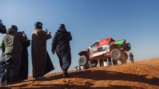 El saudí Al Rajhi gana en autos una séptima etapa del Dakar sin motos ni quads