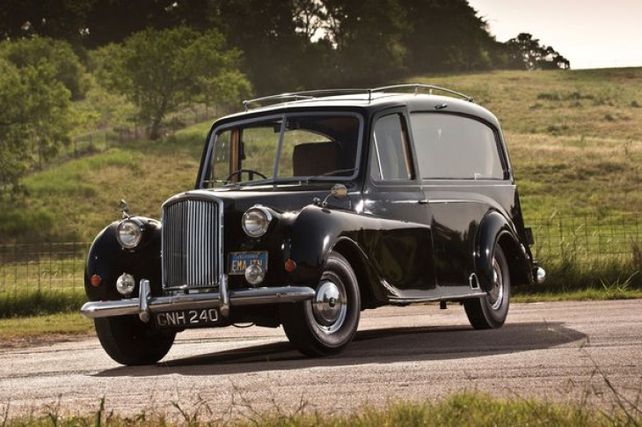 Austin Princess. El auto en el que aparece John Lennon en el disco Imagine.