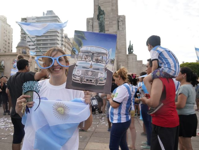 La fiesta del fútbol se armó en el Monumento a la Bandera