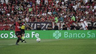 Ever Banega anotó de penal para Newells.