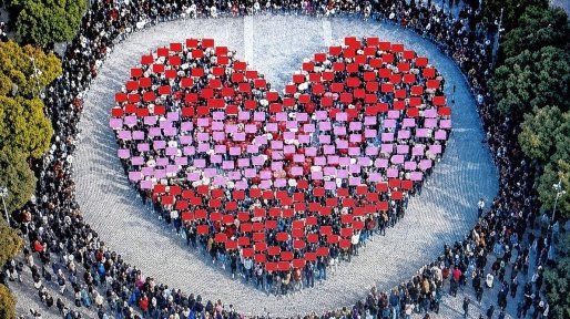 La Procesión Náutica de Bajada Grande celebra 50 años con el corazón más grande del mundo