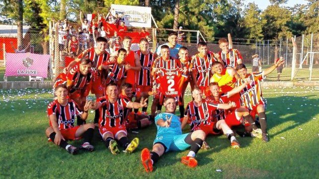 Juventud Unida de Candioti logró clasificar a las semifinales del Clausura.