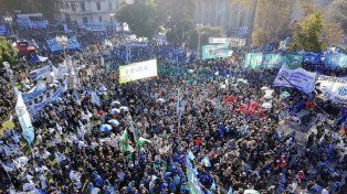 La CGT llamó a ponerle un límite a Javier Milei en la marcha por el Día del Trabajador La CGT llamó a ponerle un límite a Javier Milei en la marcha por el Día del Trabajador