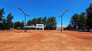 Clínica de tenis gratuito en Funes.