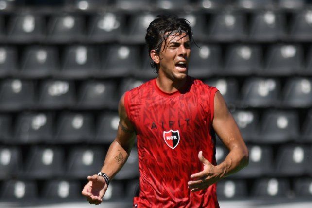Michael Hoyos estuvo como centrodelantero en el último ensayo de Newells en el Coloso y conformó el ataque con Facundo Guch.&nbsp;