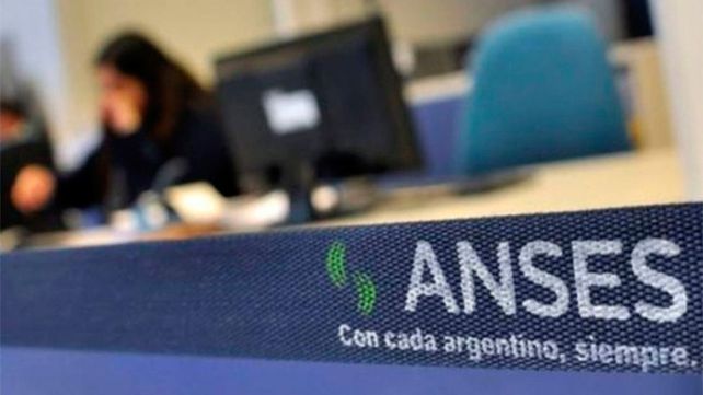 Jubilaciones, pensiones y asignaciones familiares aumentarán 10,74% desde junio