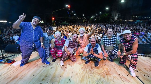 Viví 25 de Mayo volvió a encender el corazón de Paraná con una noche multitudinaria
