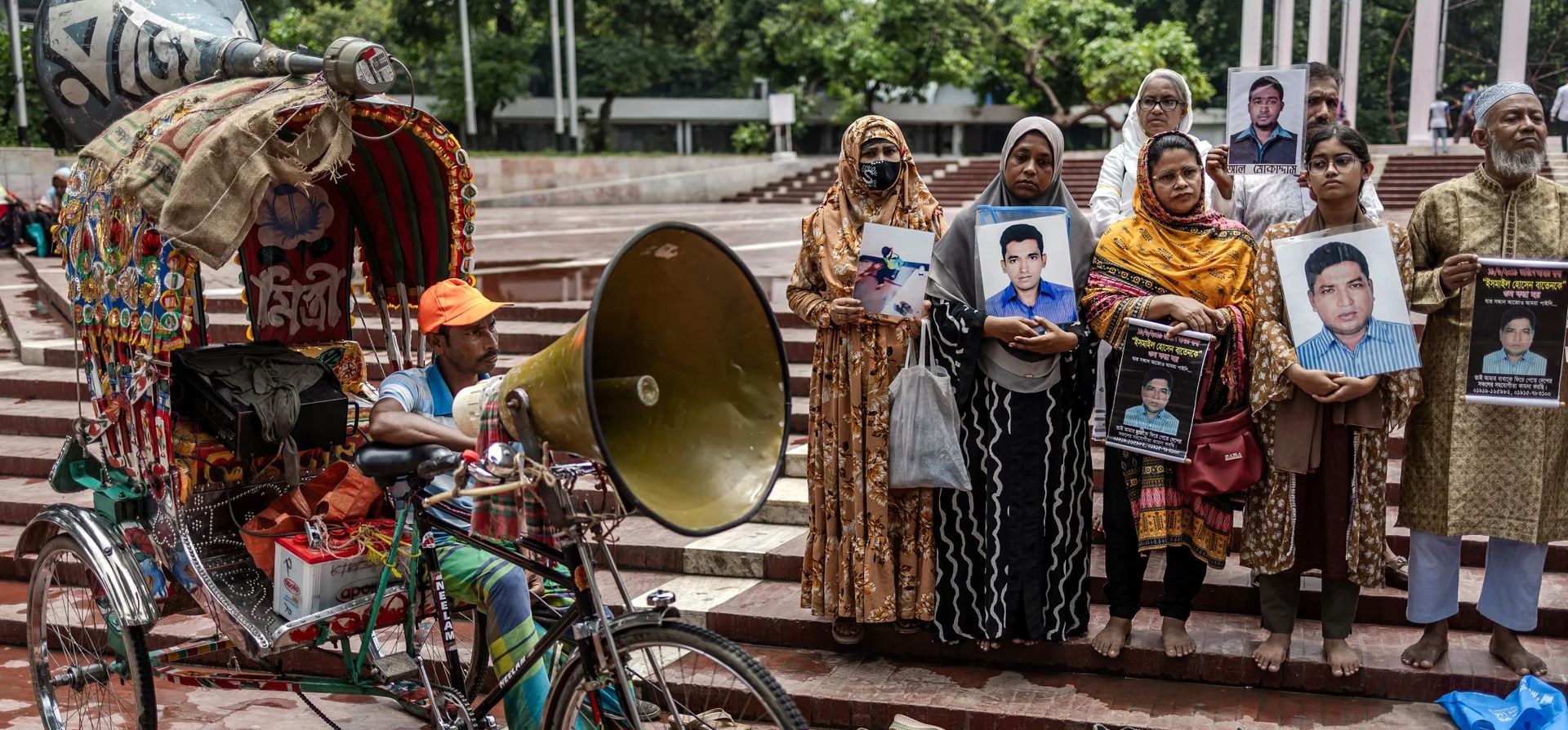 Las familias de las víctimas de las desapariciones forzadas presuntamente cometidas por organismos gubernamentales durante el gobierno de la Liga Awami piden su regreso, Dhaka, Bangladesh. Fotografía: Luis Tato/AFP/Getty Images Las familias de las víctimas de las desapariciones forzadas presuntamente cometidas por organismos gubernamentales durante el gobierno de la Liga Awami piden su regreso, Dhaka, Bangladesh. Fotografía: Luis Tato/AFP/Getty Images