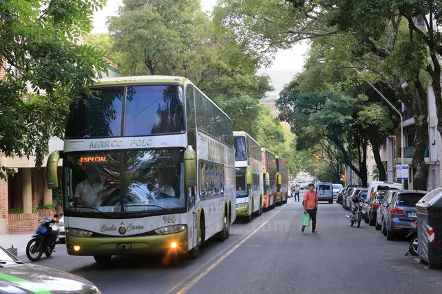 Partió desde Paraná, la columna de docentes del NEA en el marco de la Marcha Federal Educativa