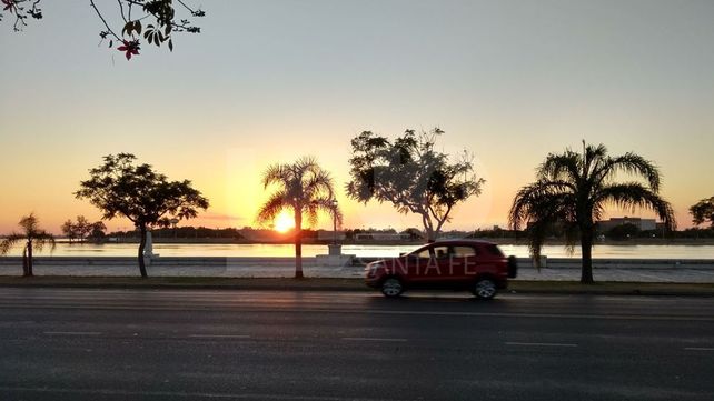 Sol para el día y probables lluvias débiles a la noche, el pronóstico de este viernes