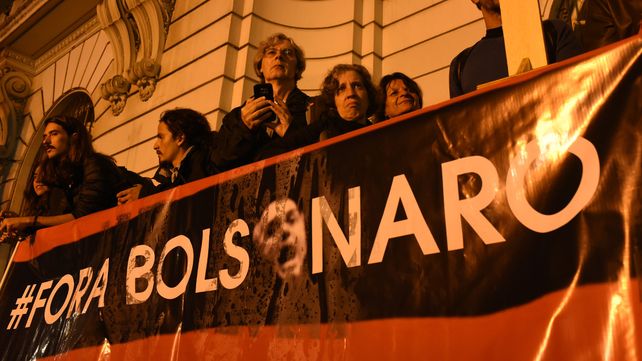 Fora Bolsonaro. El presidente es acusado de permitir las quemas.