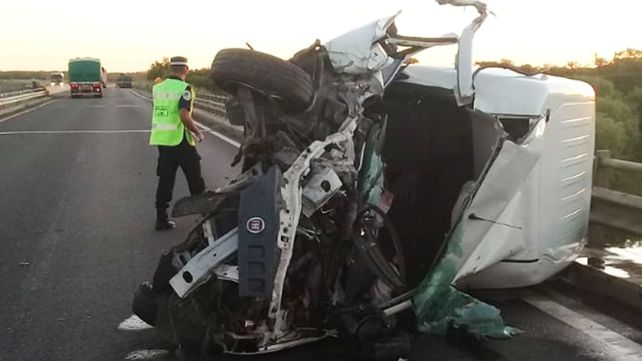 Impactante vuelco en la ruta nacional 14