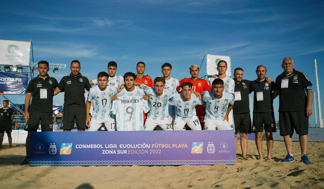 Liga Evolución Fútbol playa: Uruguay debutó con un triunfo y una
