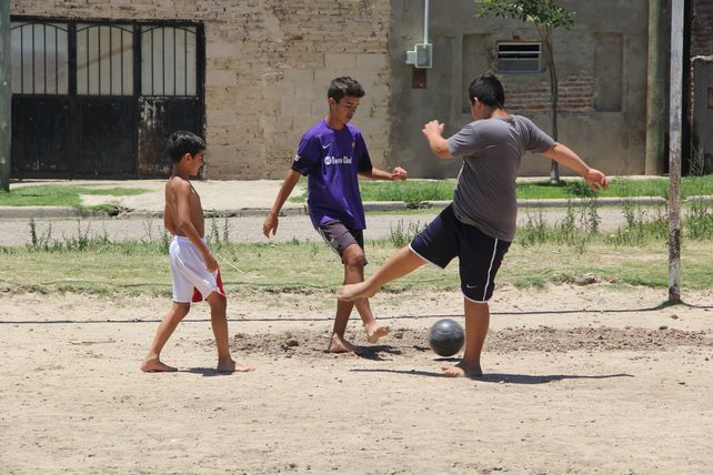 Barranquitas: piden una ayuda para que decenas de pibes sigan jugando al fútbol