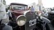 El encuentro de autos antiguos en el Monumento a la Bandera convocó a cientos de personas. El encuentro de autos antiguos en el Monumento a la Bandera convocó a cientos de personas.