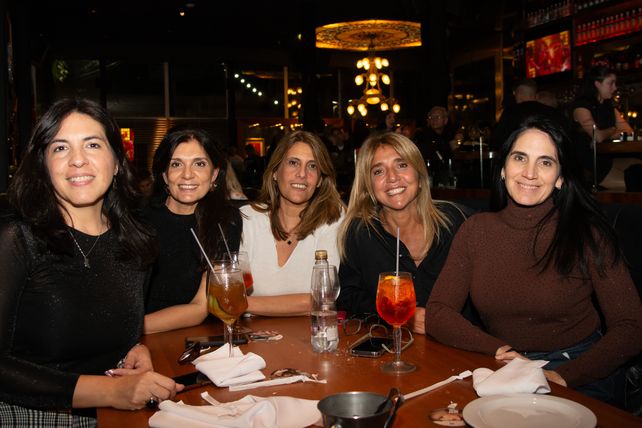 Luciana Salazar, Marina García, Paula Hollidte, Susana Gaudio y Mariela Giraudo