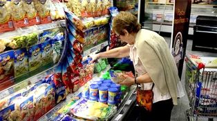 Los precios de los alimentos básicos desaceleraron su aumento en junio.
