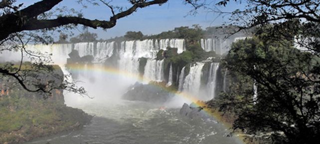 Auge tur&iacute;stico de las cataratas del Iguaz&uacute; y el glaciar Perito Moreno