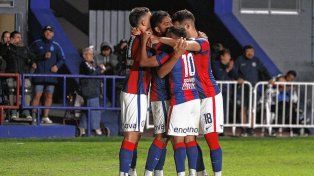 Cristian Tarragona marcó el gol que ilusiona al Ciclón con la clasificación.