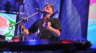 Chizzo, el líder de La Renga, que vuelve a escena y se emitirá por Star + para disfrute de sus fans.