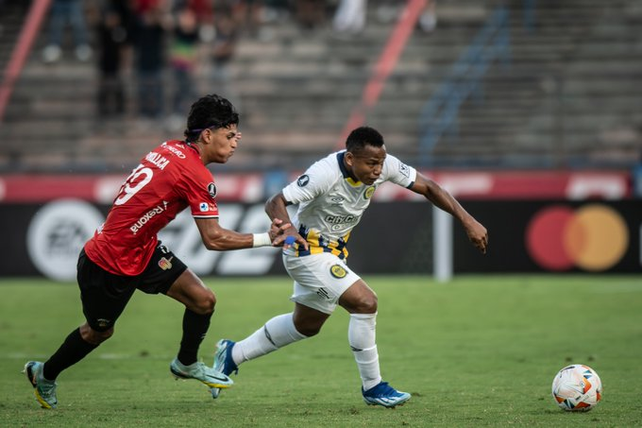 Jaminton Capaz es lo más peligroso en el ataque de Central.