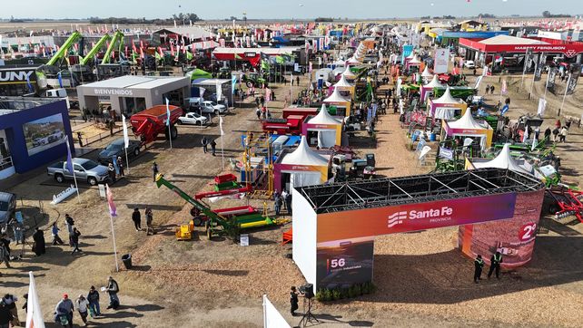 La ciudad del campo. Agroactiva abrió sus puertas en Armstrong y se extenderá hasta el sábado. Los proveedores del agro esperan que levante la demanda.