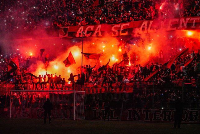 Banderazo: los hinchas de Newells cumplieron con su tradicional rito de apoyo antes del clásico