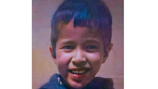 Sigue el desesperado rescate de un niño que cayó en un pozo