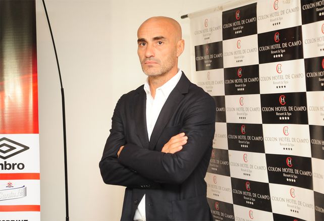 Montero dejó su cargo en Colón y analiza ser el reemplazante de Coudet en Central.