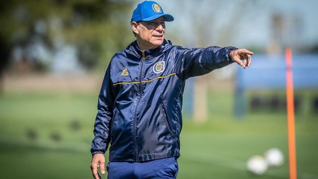 Ariel Holan tuvo inesperados problemas para conformar el once de Central que enfrentará a Vélez en Liniers.