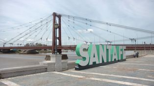 Postal santafesina: el cartel finalmente volvió a su lugar
