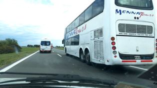 Caravana de micros con hinchas de Newells viajaron hacia Córdoba