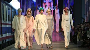 Turquía se debate entre la tradición y la vanguardia en la Semana de la Moda