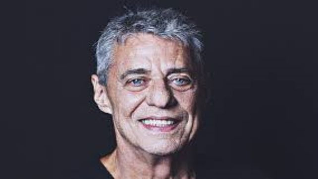 Chico buarque. Una comedia de costumbres tan divertida como cruel.