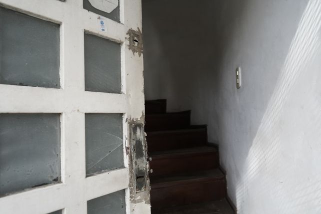 Tras una denuncia de usurpación la policía halló un cadáver en una vivienda de barrio Hospitales.