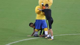 La foto del día la entregaron ¡Neymar, Coutinho y el pobre Canarinho!