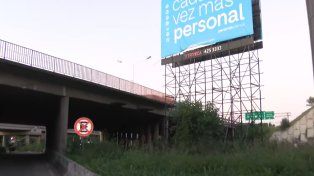 Instalaba un cartel en la zona norte y cayó desde más de diez metros