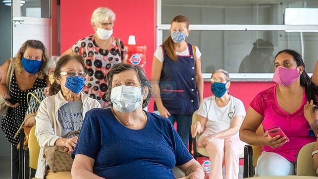 Covid-19: comenzaron a vacunar a mayores de 70 años