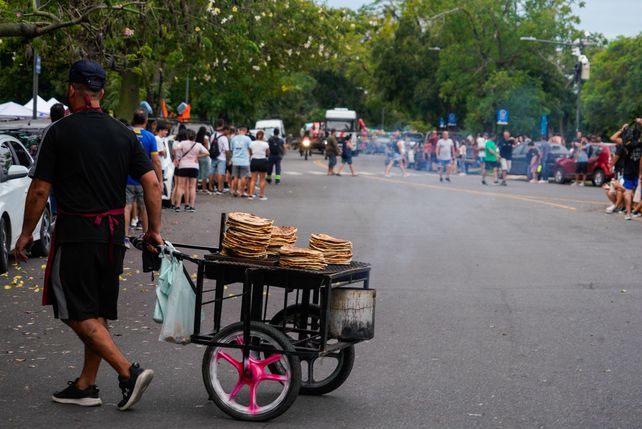 La torta asada pint&oacute; bien en el parque Urquiza.