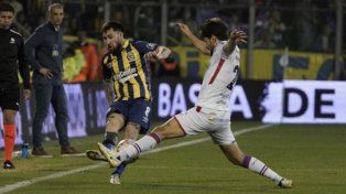 Gomito trata de filtrarla ante Pedro Augusto. Central mereció más ante Frotaleza.