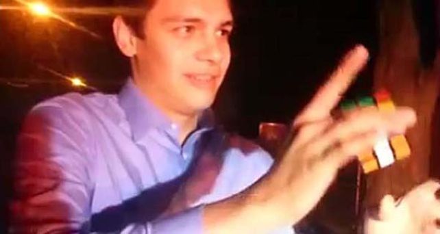 Usó magia para evitar una multa y sorprendió a dos agentes de tránsito