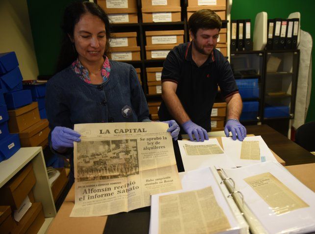 Natalia Chetti y Leonardo Simonetta son profesores de historia y forman parte del personal que recibe y asesora a quienes se acercan al espacio del Museo.