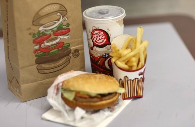 Burger King cede así a la presión de la opinión pública y sigue los pasos de sus rivales McDonalds y Wendys.