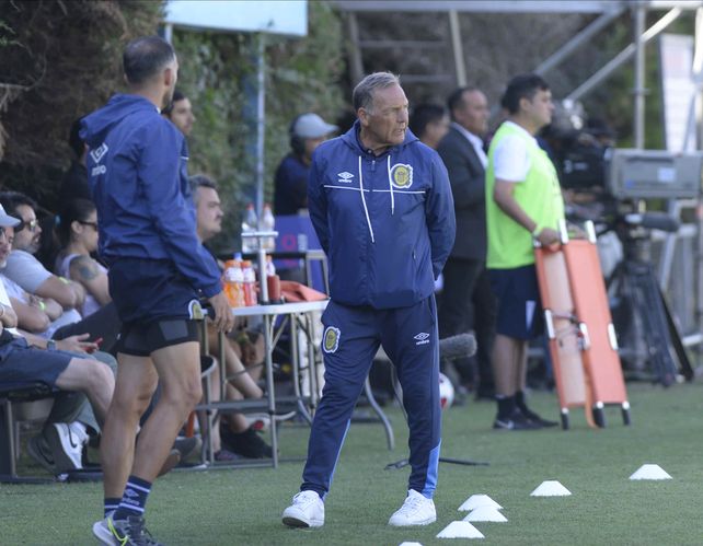 Camino al andar. El DT Miguel Angel Russo comenzó a perfilar al nuevo Central en la gira por suelo chileno.