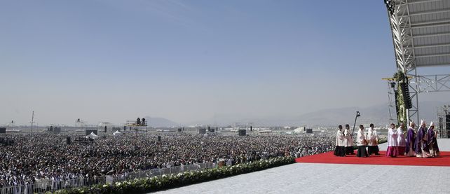 Impactante. Unas 300 mil personas asistieron al oficio donde el pontífice clamó por que México sea “una tierra que no tenga que llorar a hombres destruidos por los traficantes de la muerte”.