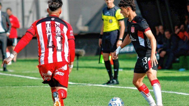 Estudiantes lo tenía en el bolsillo pero Barracas Central se lo empató en una de las últimas jugadas de la tarde en el Guillermo Laza.