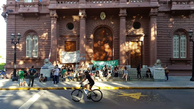Los empleados contratados nucleados en ATE reclaman el pase a planta. (Foto: Marcelo Bustamante)