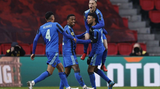 Ajax ganó el clásico ante PSV y es nuevo líder de la Liga Eredivisie