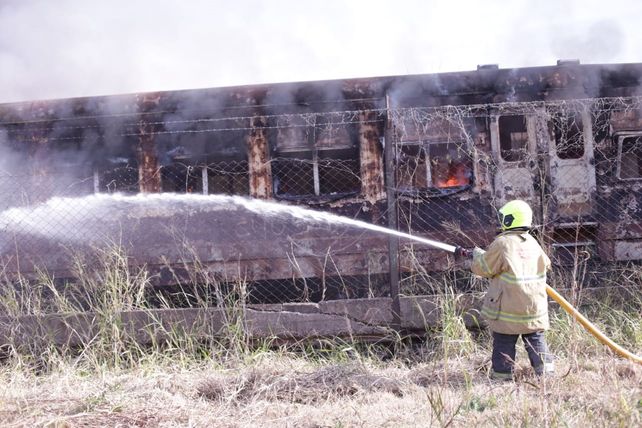 Nuevo incendio intencional en vagones del ferrocarril
