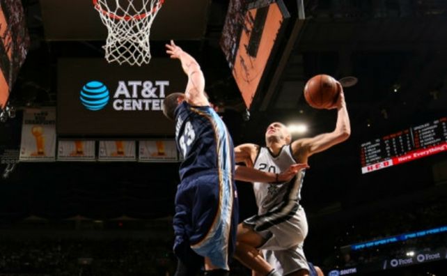 San Antonio arrancó con todo los playoffs